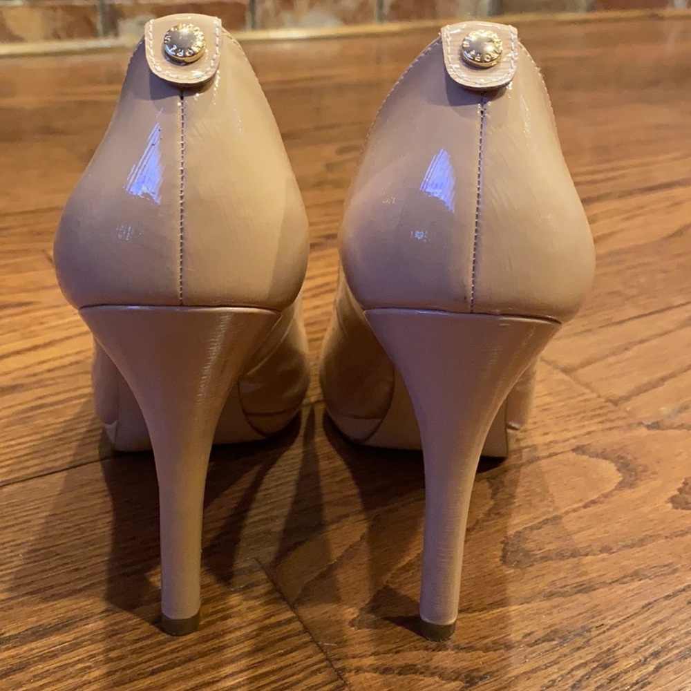 Michael Kors Davis Patent Pump - Picture 3 of 11